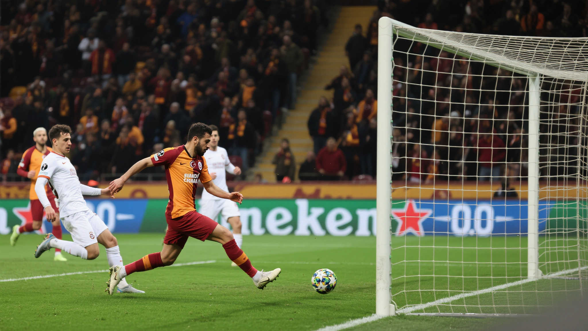 尤文半场2-1领先维达德：伊尔迪兹双献佳作，洛奇攻入精彩一球